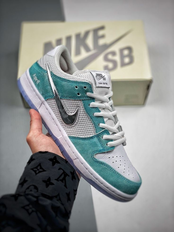 Nike SB Dunk Low April