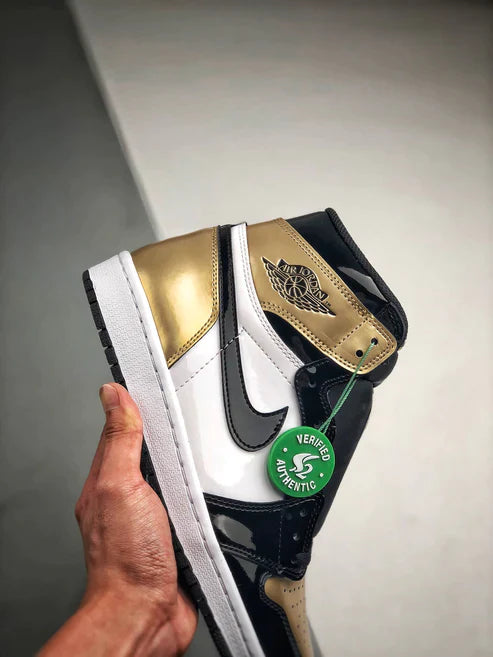 Tênis Nike Air Jordan 1 High "Gold Toe"