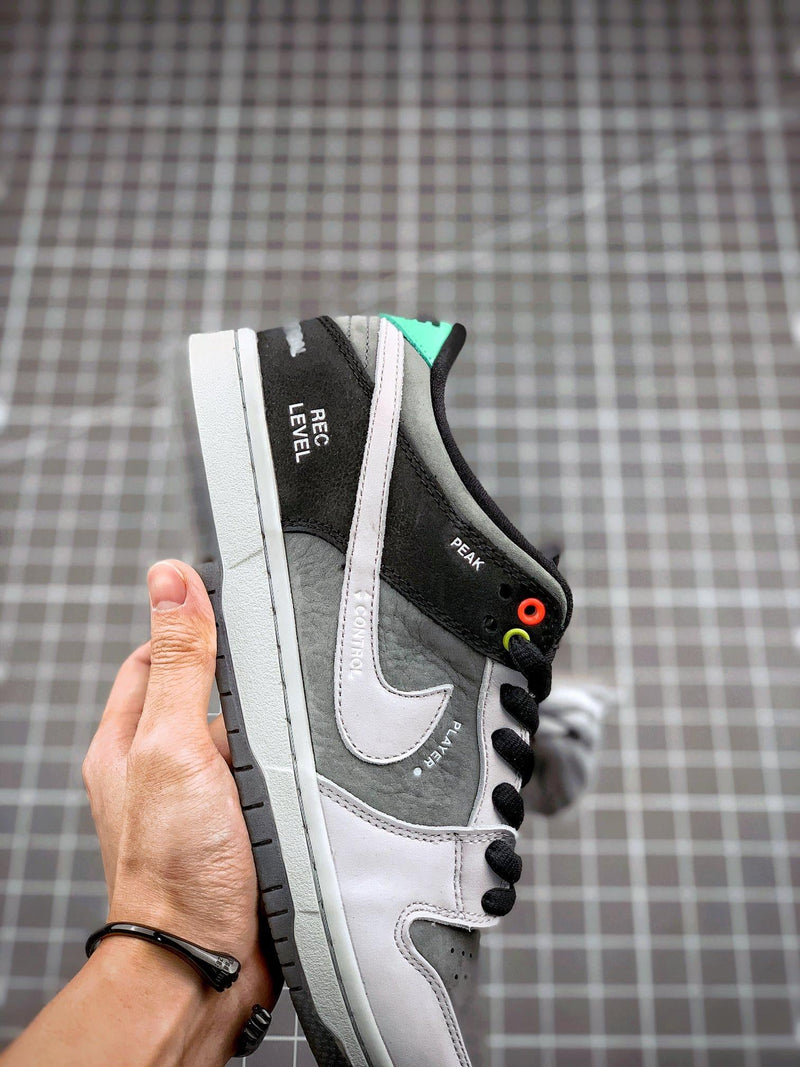 Tênis Nike SB Dunk Low "VX100 Camcorder"