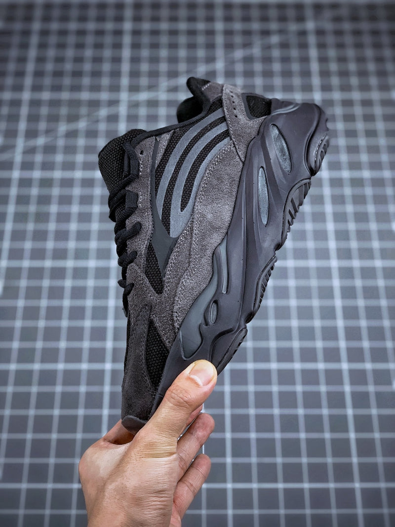 Tênis Adidas Yeezy Boost 700 V2 Vanta