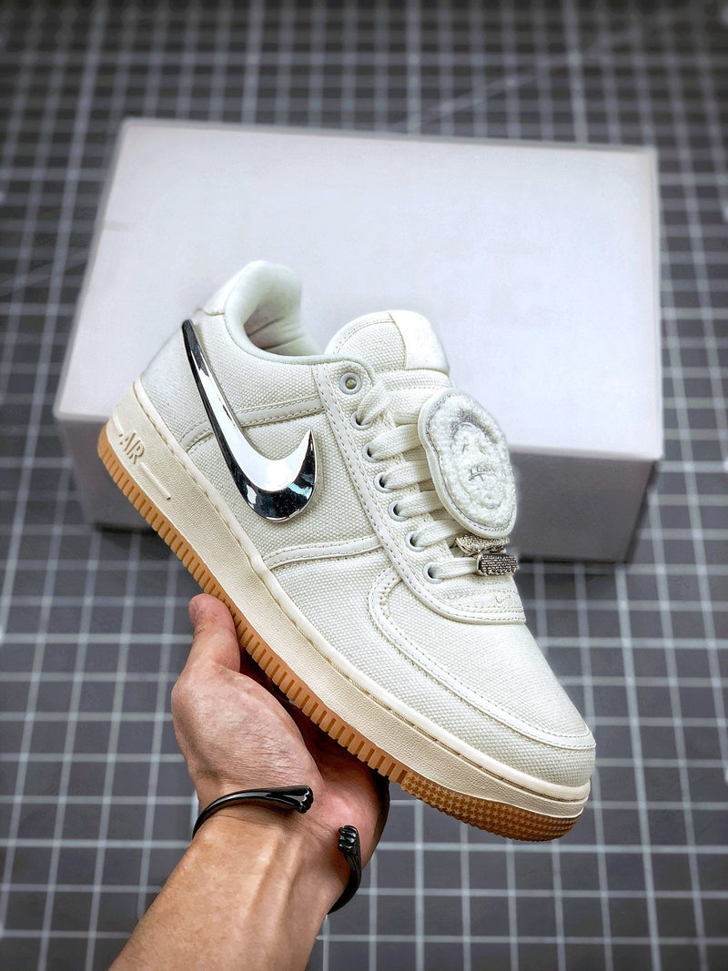 Tênis Travis Scott x Nike Air Force 1 Low 'White Sail'