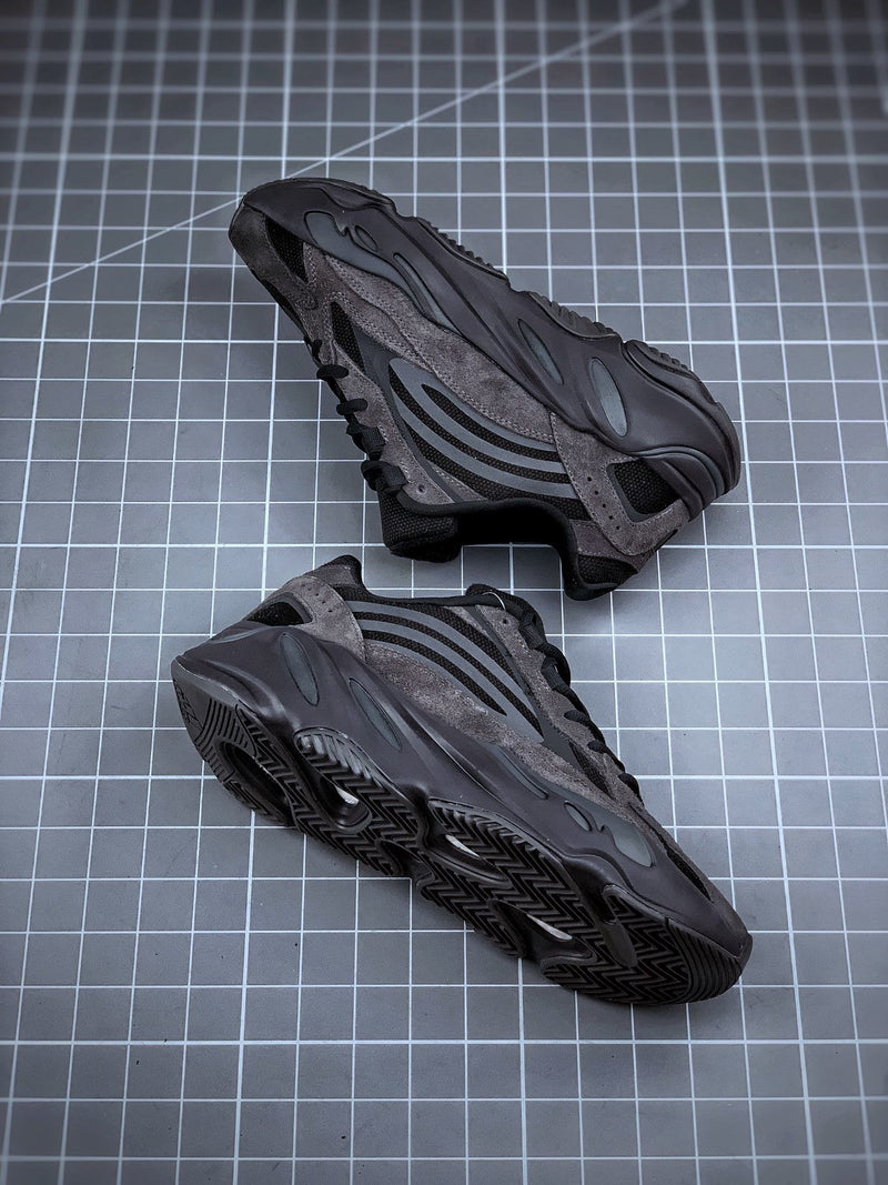 Tênis Adidas Yeezy Boost 700 V2 Vanta