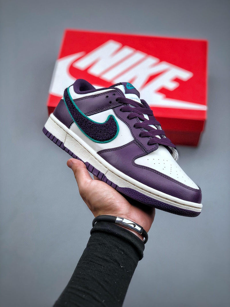 Tênis Nike SB Dunk Low Retro "Chenille Swoosh""