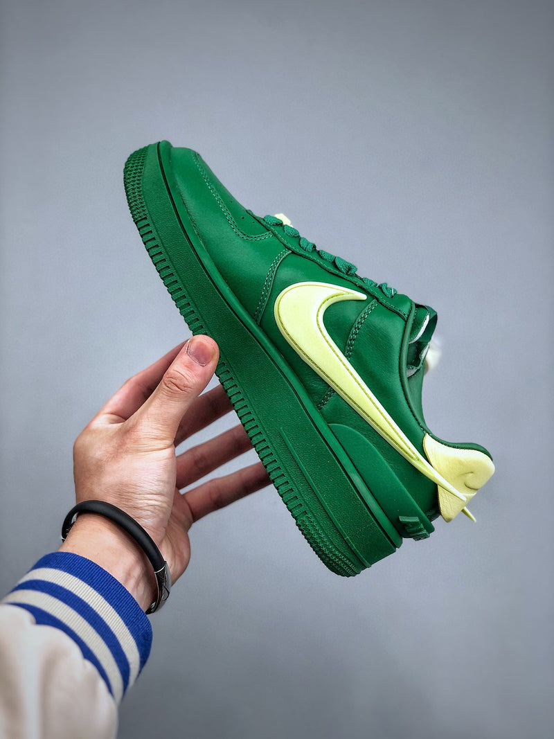 Tênis Nike Air Force 1 Low x Ambush