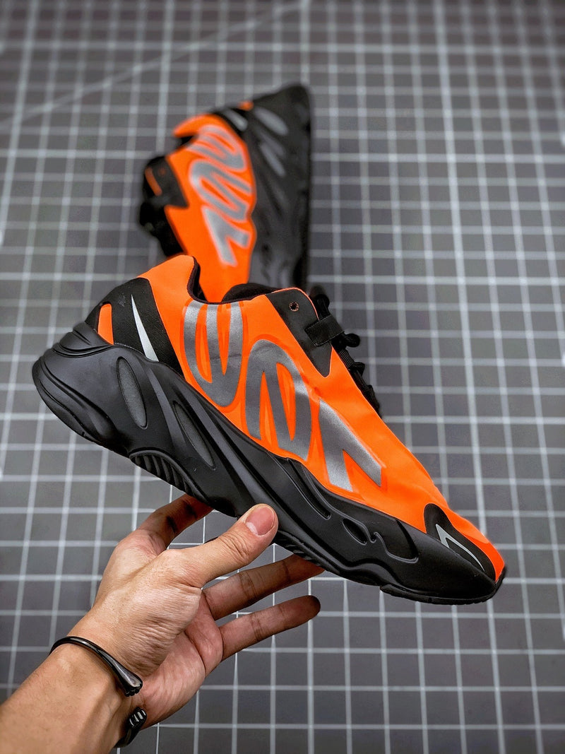 Tênis Adidas Yeezy Boost 700 MNVN