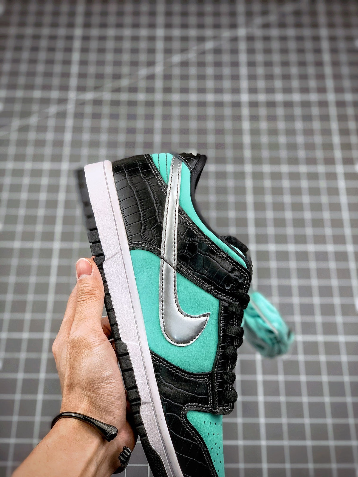 Tênis Nike SB Dunk Low x Tiffany 'Diamond Supply' Tênis Nike SB Dunk Low x Tiffany 'Diamond Supply'