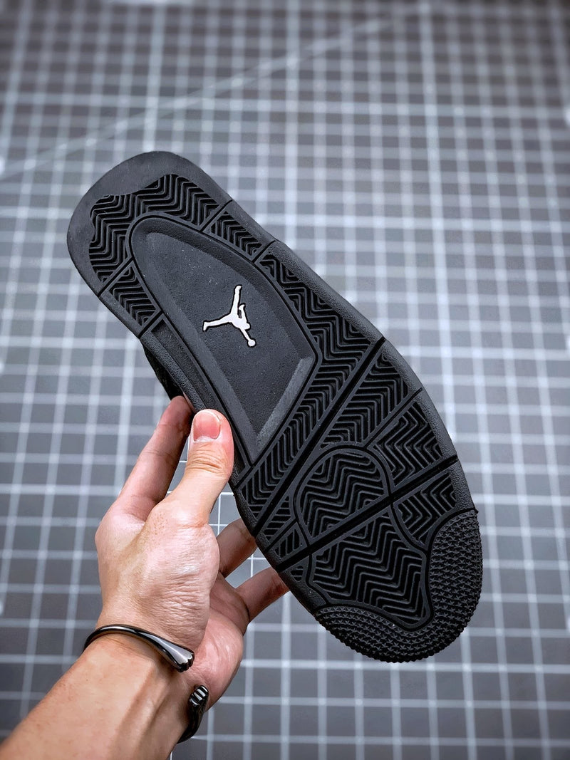 Tênis Nike Air Jordan 4 Retro Black Cat (2020)