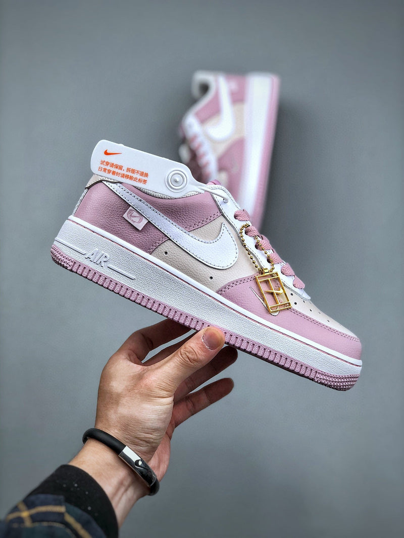 Tênis Nike Air Force 1 Low Pink Charms