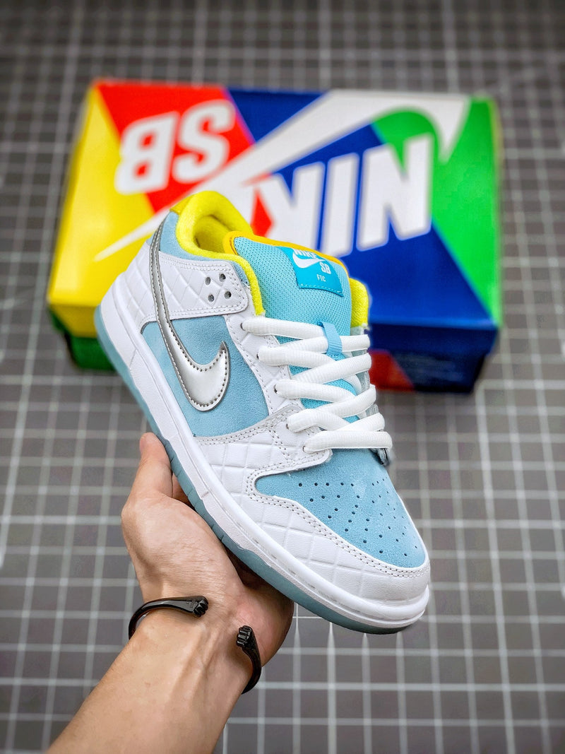 Tênis Nike SB Dunk Low Pro QS x FTC "Lagoon Pulse"