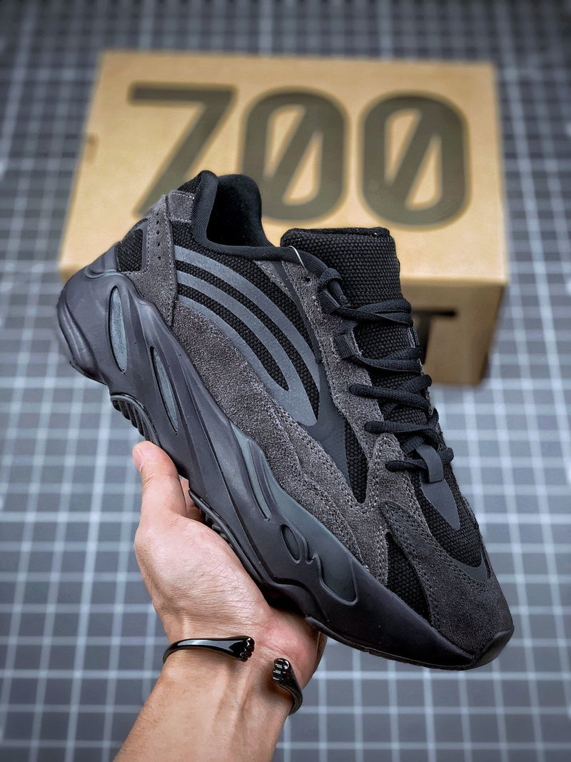 Tênis Adidas Yeezy Boost 700 V2 Vanta