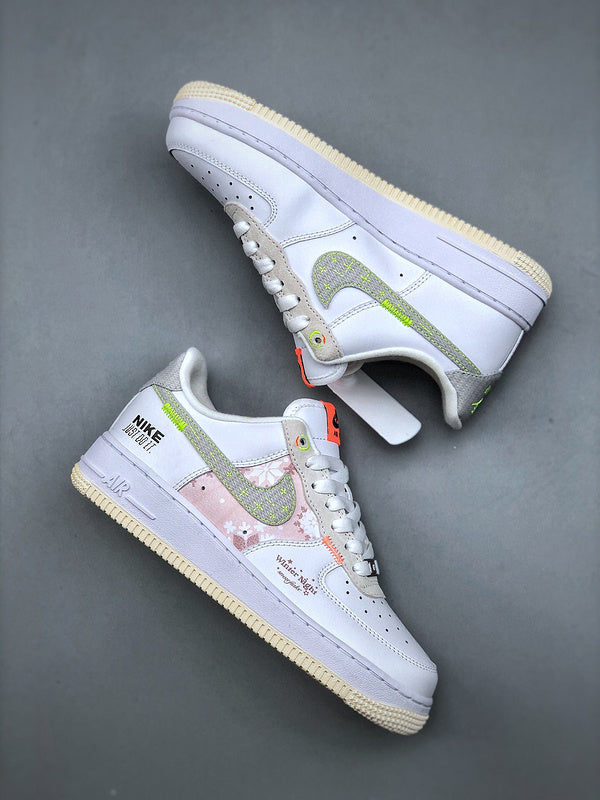 Tênis Nike Air Force 1 Low Stitch