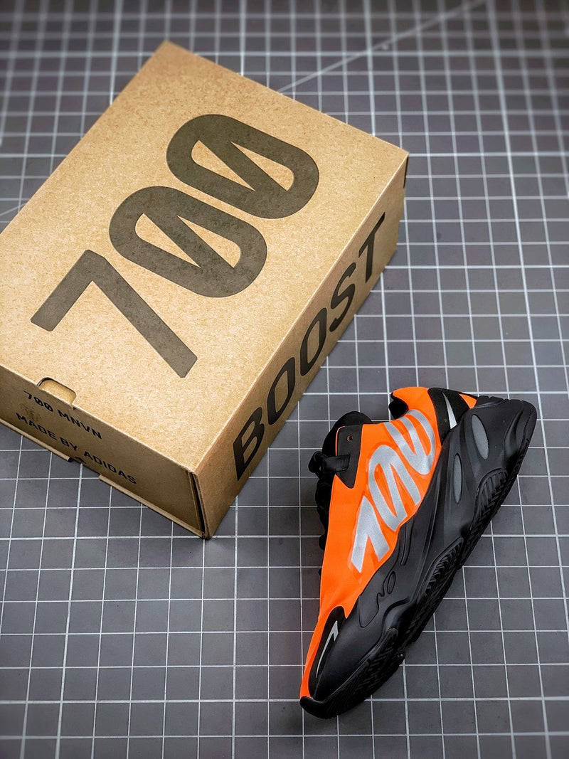 Tênis Adidas Yeezy Boost 700 MNVN