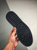 Tênis Nike Air Jordan 1 High "Gold Toe"