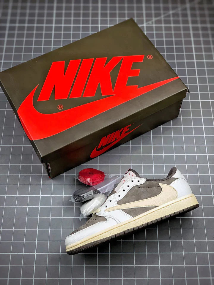 Tênis Travis Scott x Nike Air Jordan 1 Low 'Reverse Mocha'