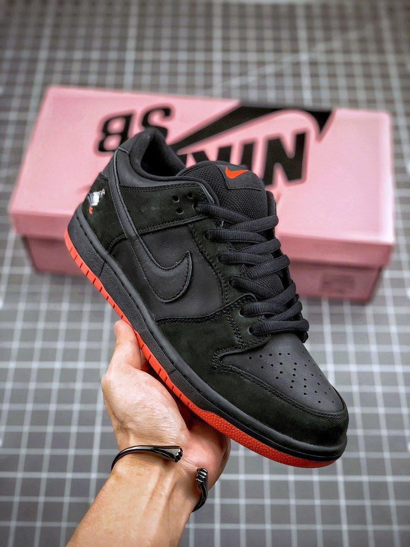 Tênis Nike SB Dunk Low x Staple "Black Pigeon"