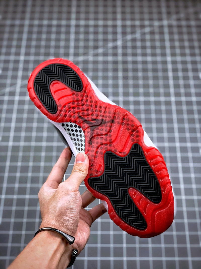 Tênis Nike Air Jordan 11 Bred