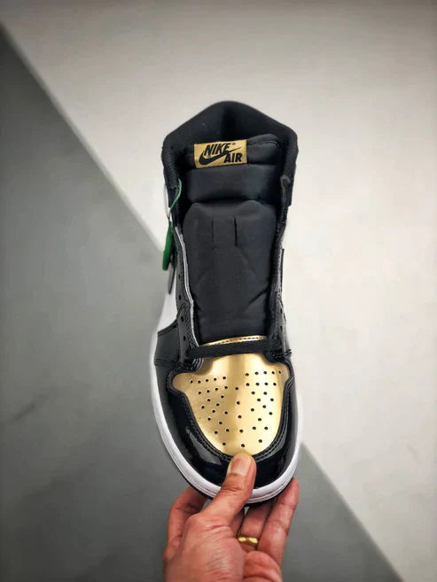 Tênis Nike Air Jordan 1 High "Gold Toe"