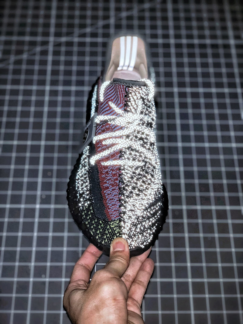 Tênis Adidas Yeezy Boost 350 V2 Yecheil (Refletivo)