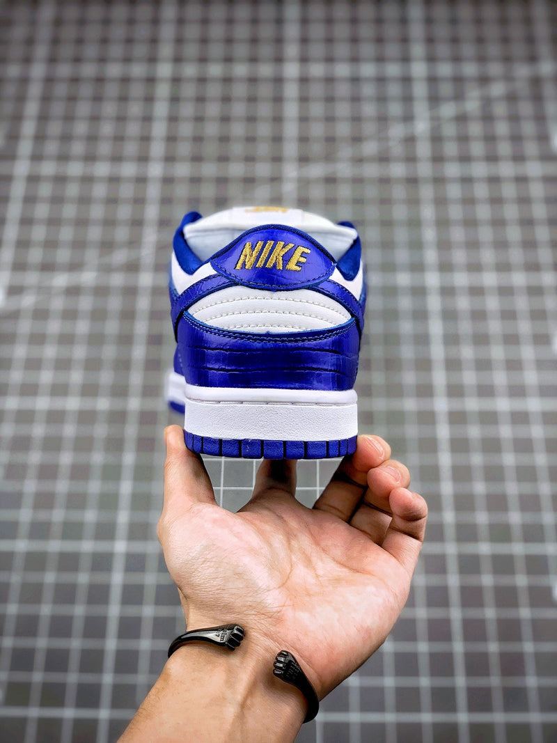 Tênis Nike SB Dunk Low x Supreme Hyper Royal