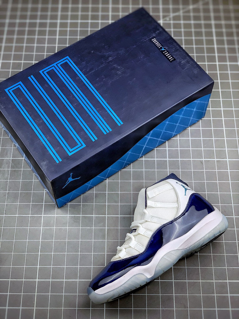 Tênis Nike Air Jordan 11 Retro UNC