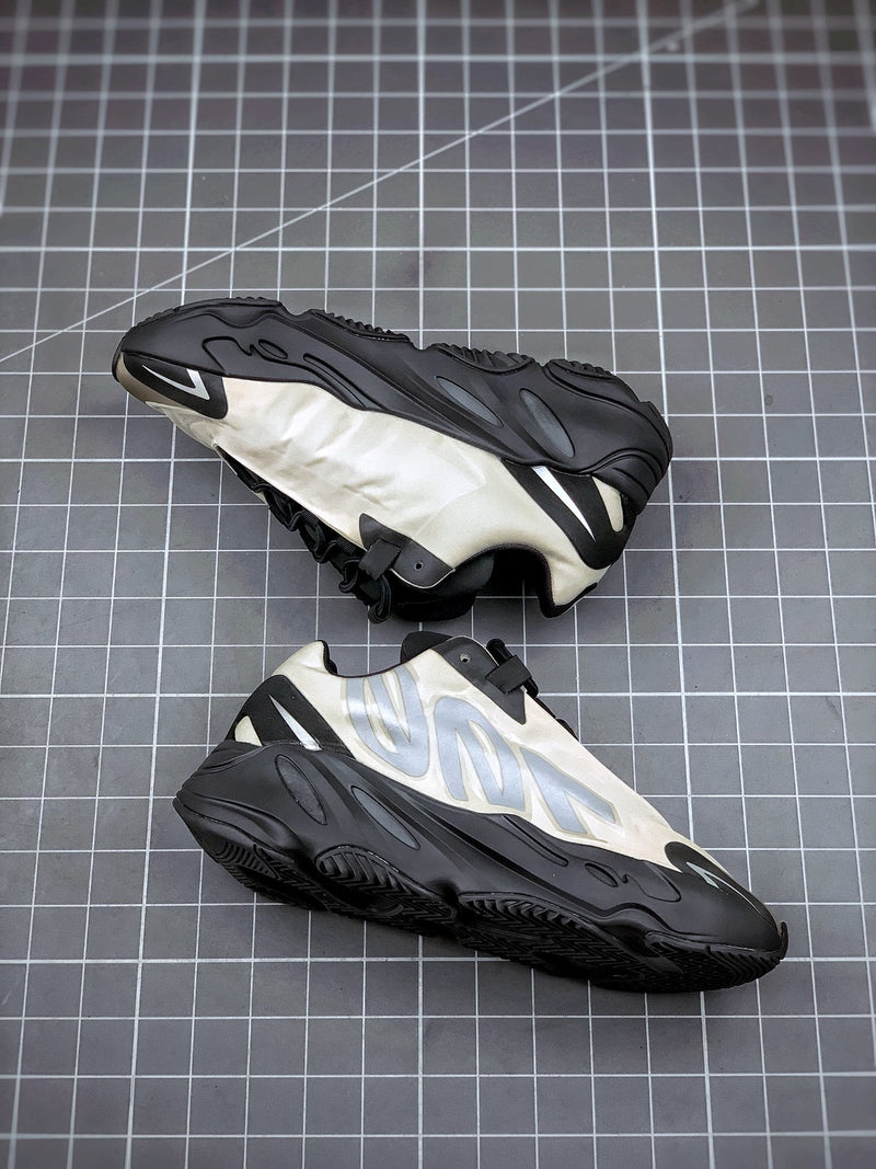 Tênis Adidas Yeezy Boost 700 MNVN