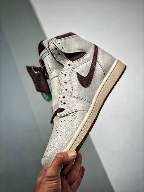 Tênis Nike x A Ma Maniere Air Jordan 1 High "Sail and Burgundy"