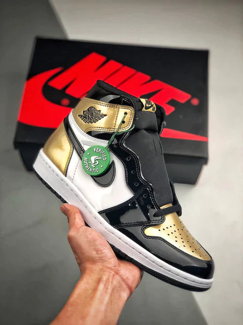 Tênis Nike Air Jordan 1 High "Gold Toe"