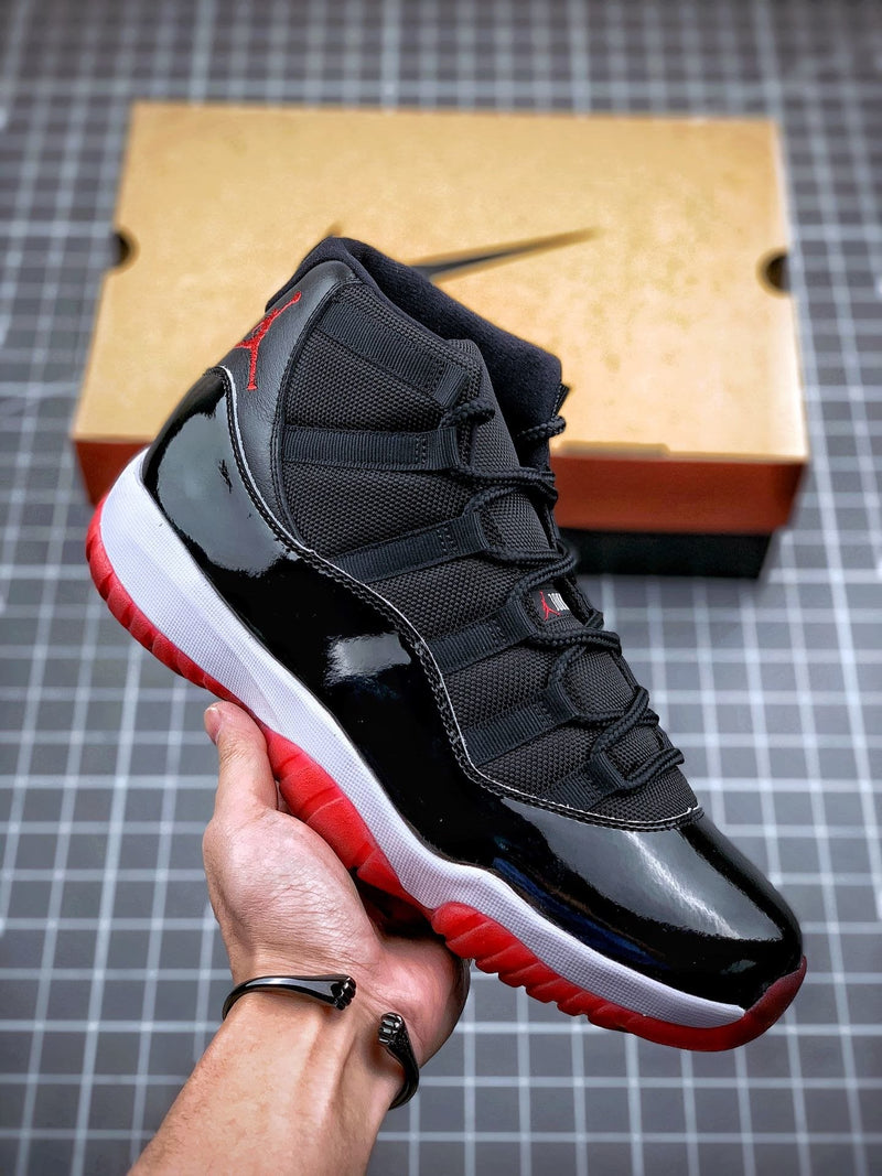 Tênis Nike Air Jordan 11 Bred