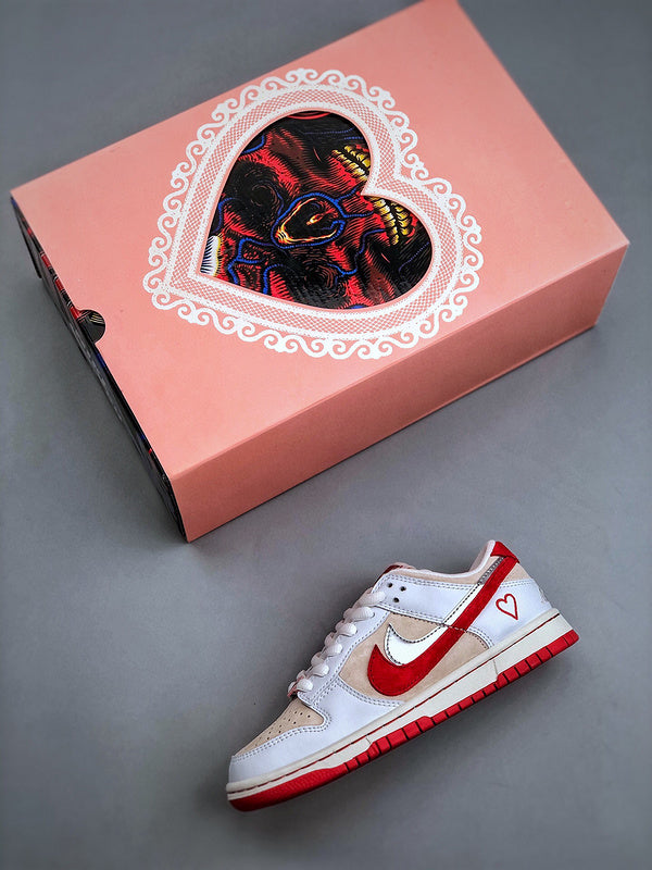 Tênis Nike SB Dunk Low "Valentines Day"