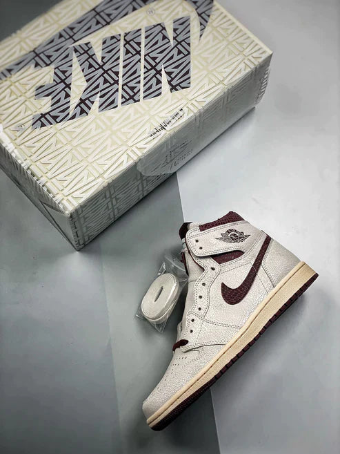 Tênis Nike x A Ma Maniere Air Jordan 1 High "Sail and Burgundy"