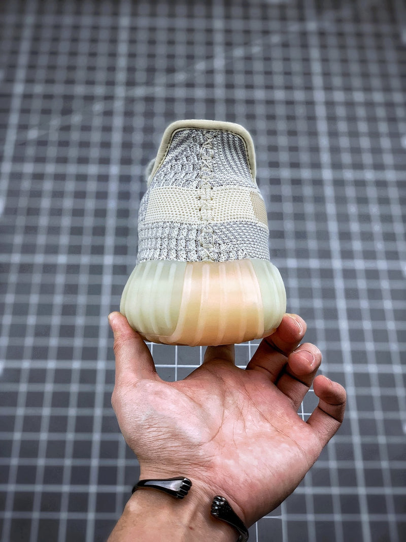 Tênis Adidas Yeezy Boost 350 V2 Lundmark