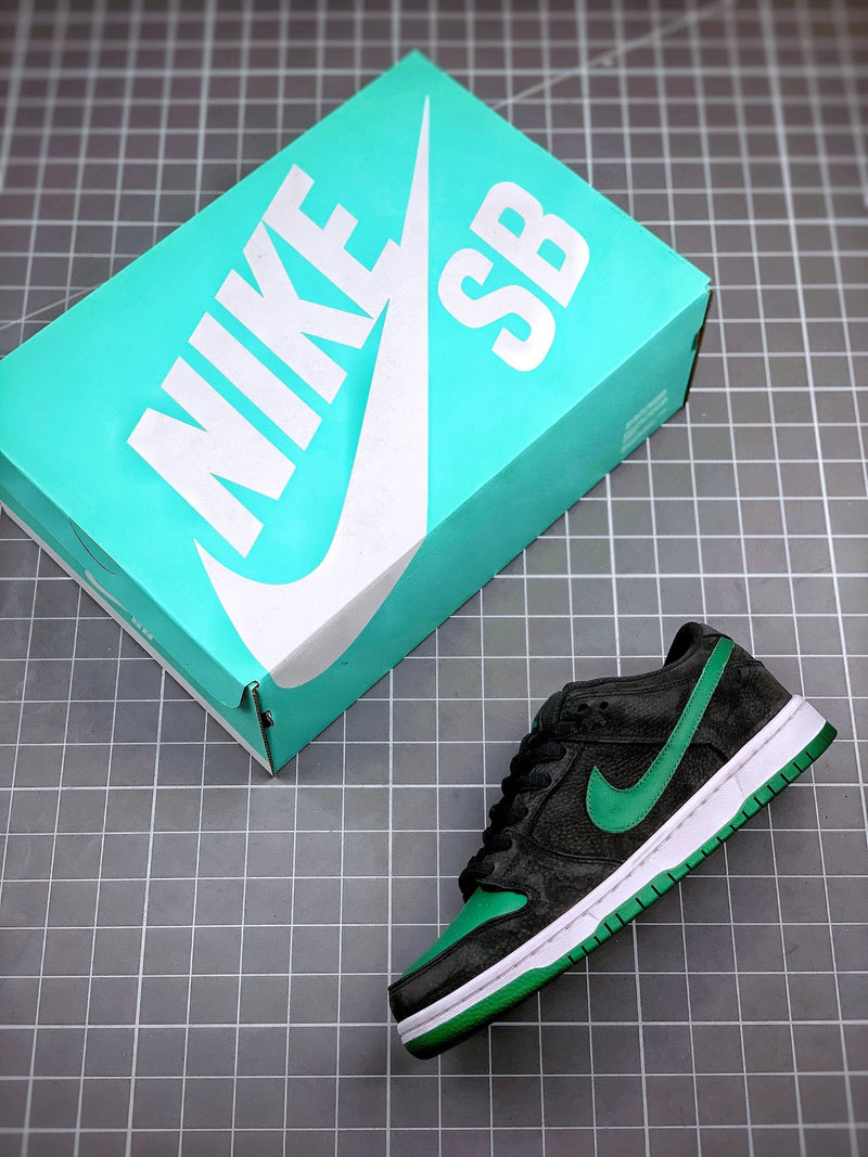 Tênis Nike SB Dunk Low "Black Pine Green"