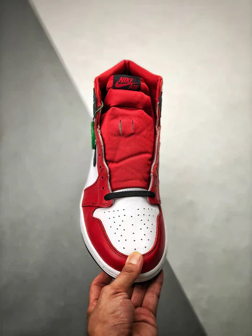 Tênis Nike Air Jordan 1 Retro High "Satin Red"