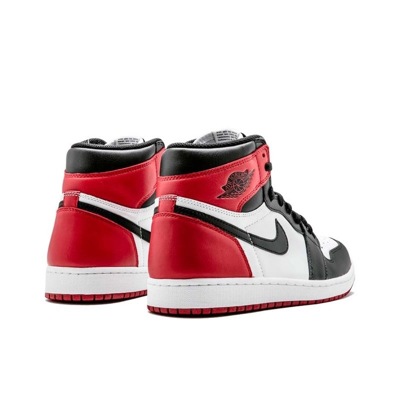 Tênis Nike Air Jordan 1 Retro Black Toe