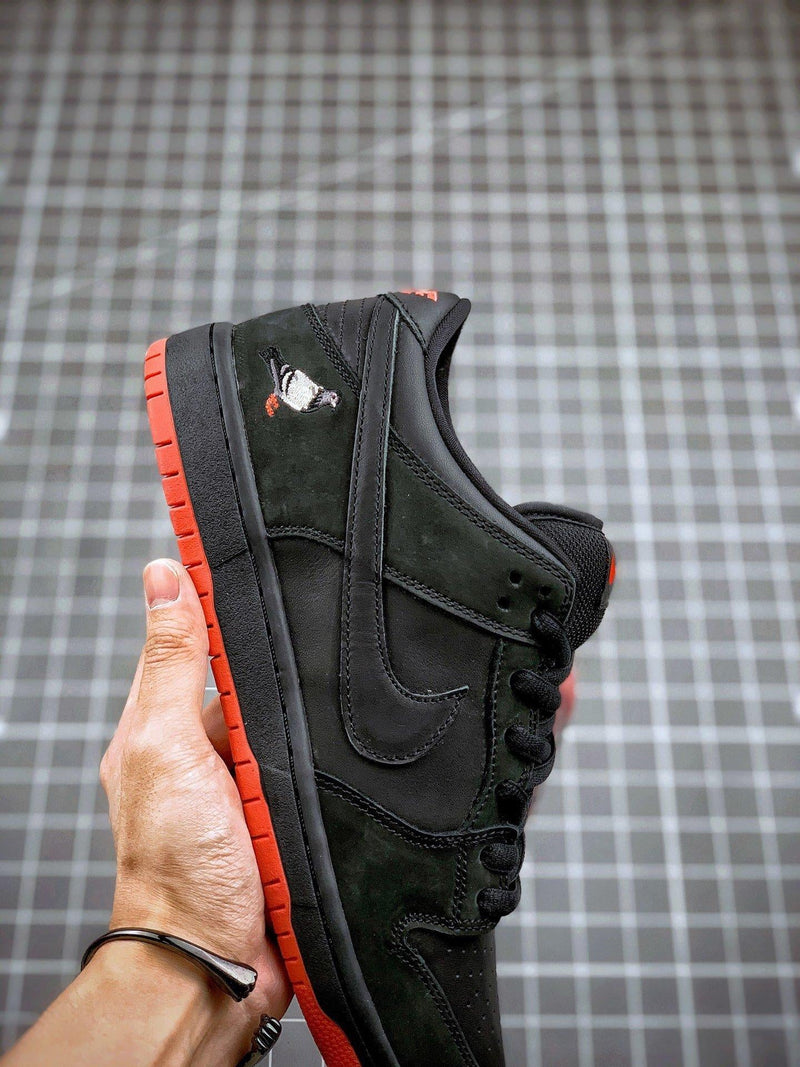 Tênis Nike SB Dunk Low x Staple "Black Pigeon"