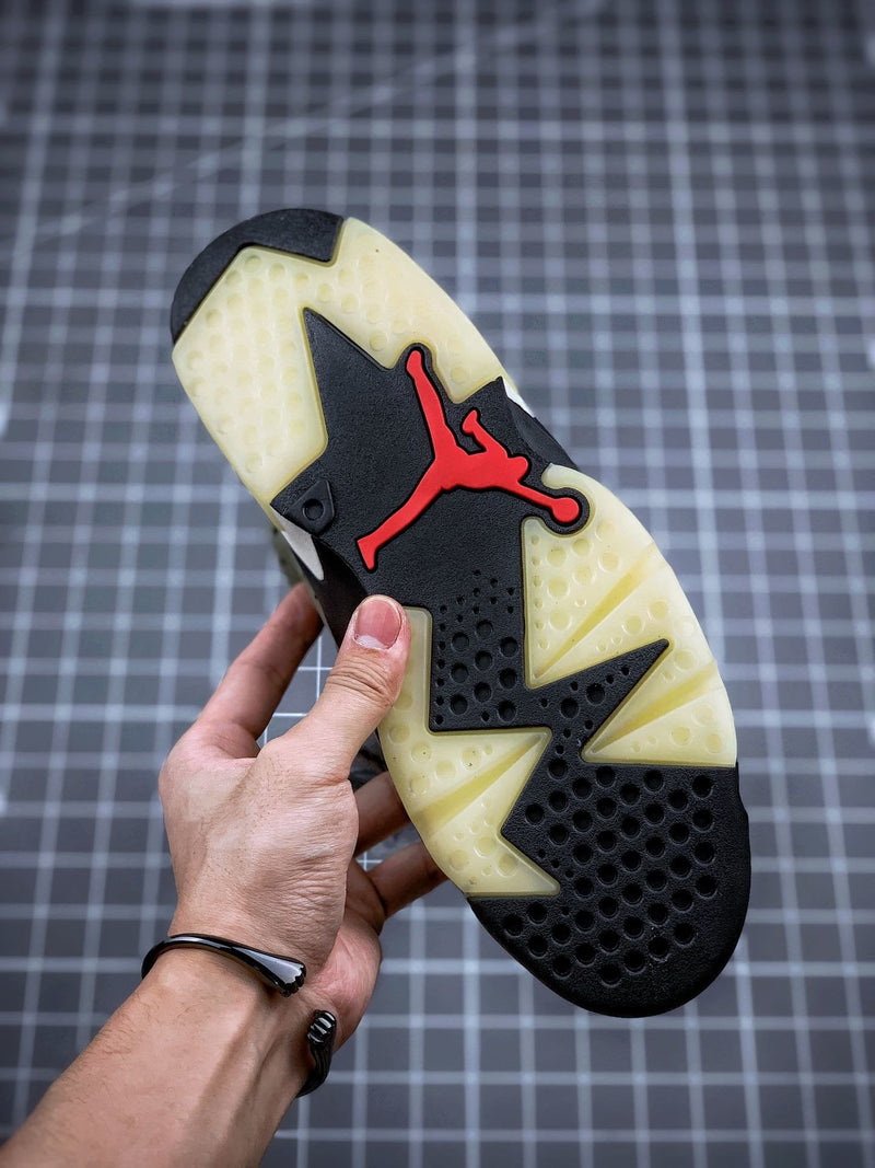 Tênis Nike Air Jordan 6 Retro Travis Scott