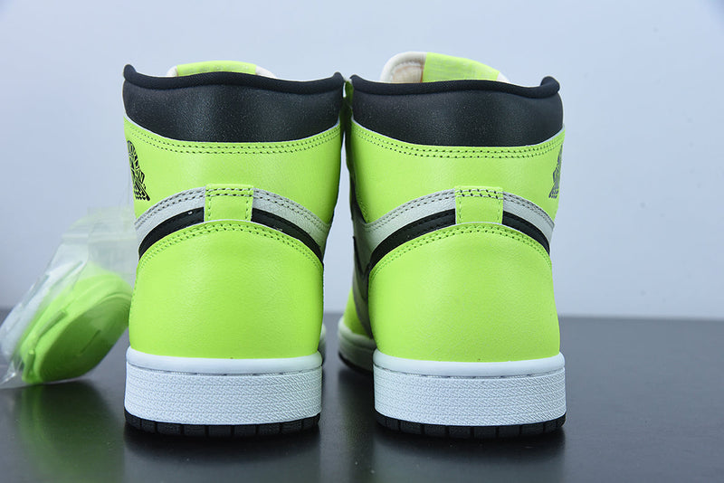 Tênis Nike Air Jordan 1 High "Volt"