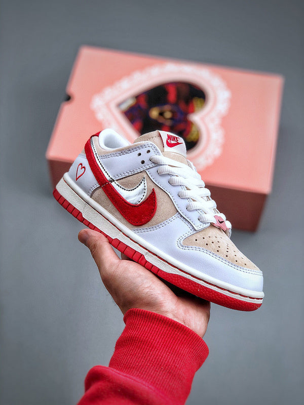 Tênis Nike SB Dunk Low "Valentines Day"